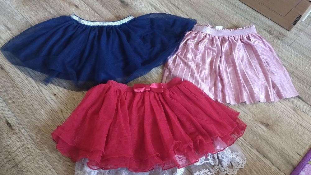 Zestaw spódniczek rozmiar 104