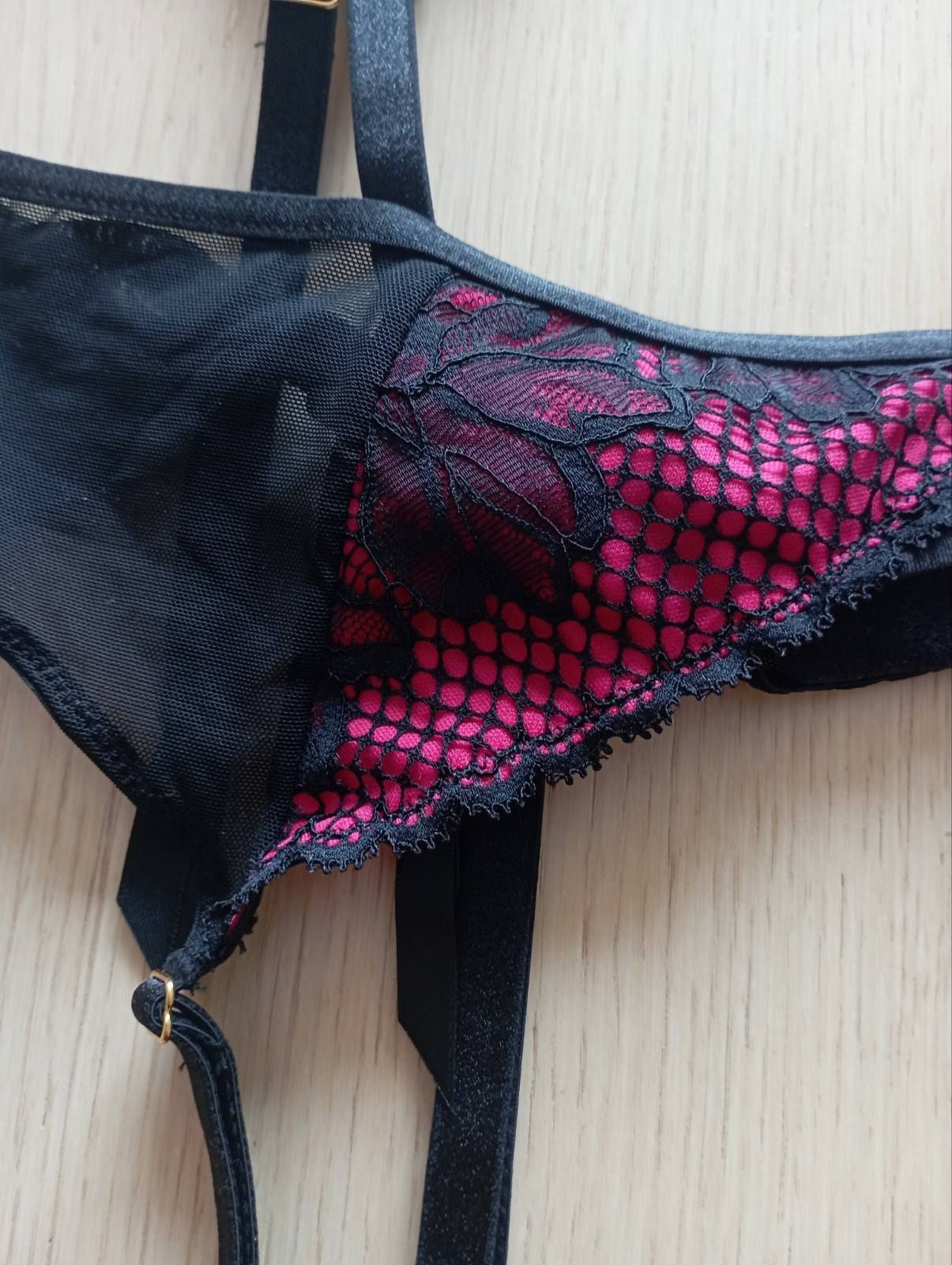 Нові пояси для панчіх Ann Summers