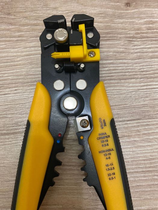 Автоматичний знімач ізоляції