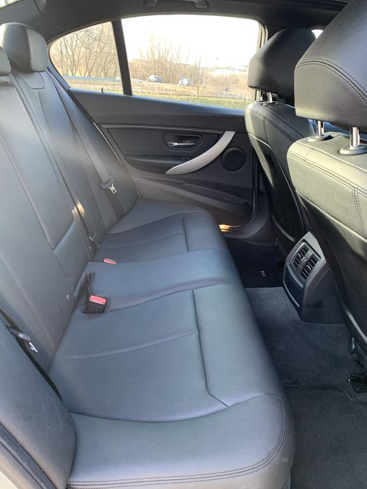 Продаю BMW 320i 2016год