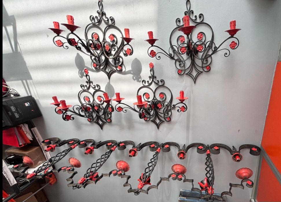 5 apliques em ferro. 4 de parede e um de tecto.
