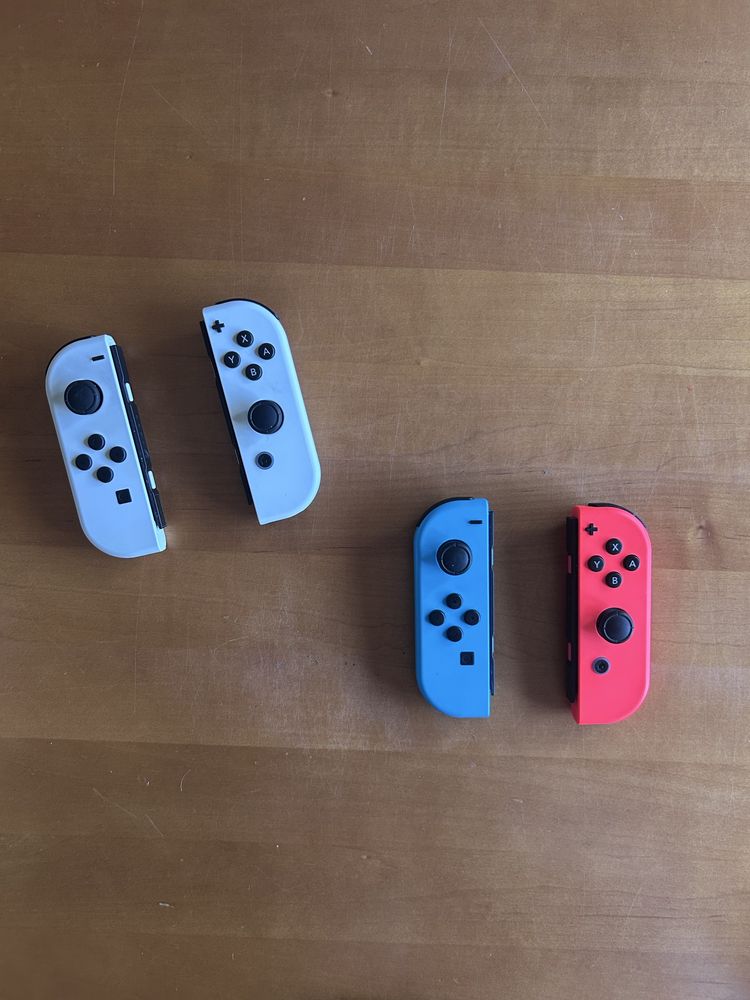 Venda de Nintendo OLED Switch com 3 comandos e acessórios