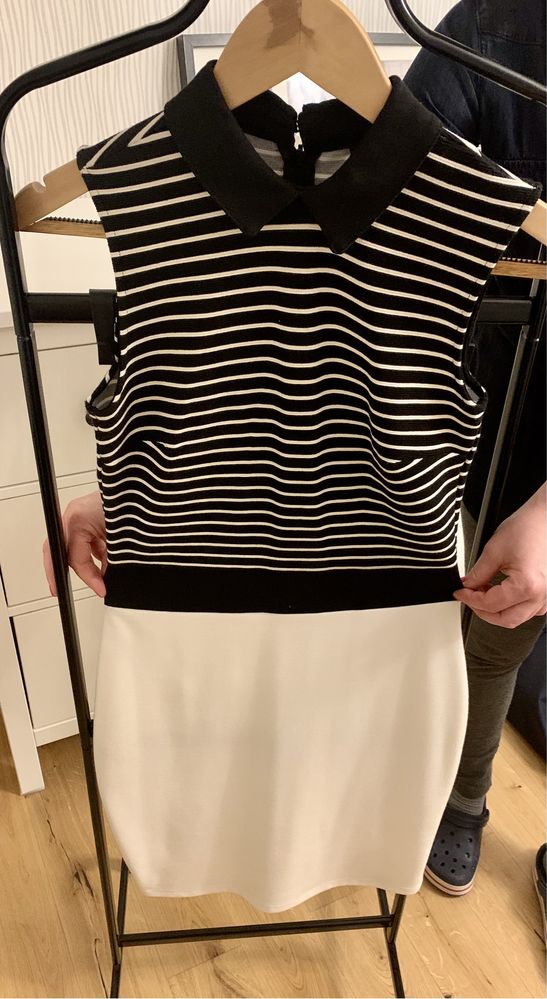 Sukienka damska ołówkowa elegancka biało czarna w paski Reserved 34 XS