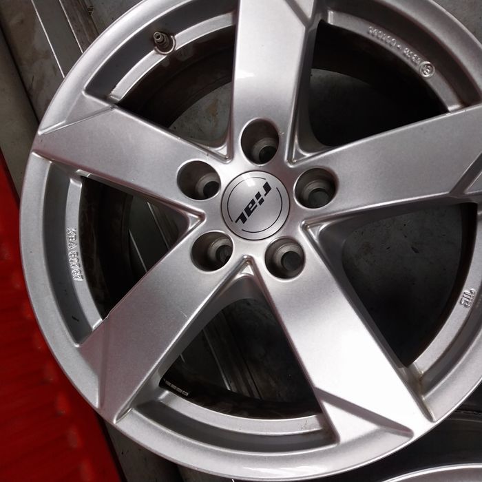 Felgi Aluminiowe R17 5x114.3 7J ET 39