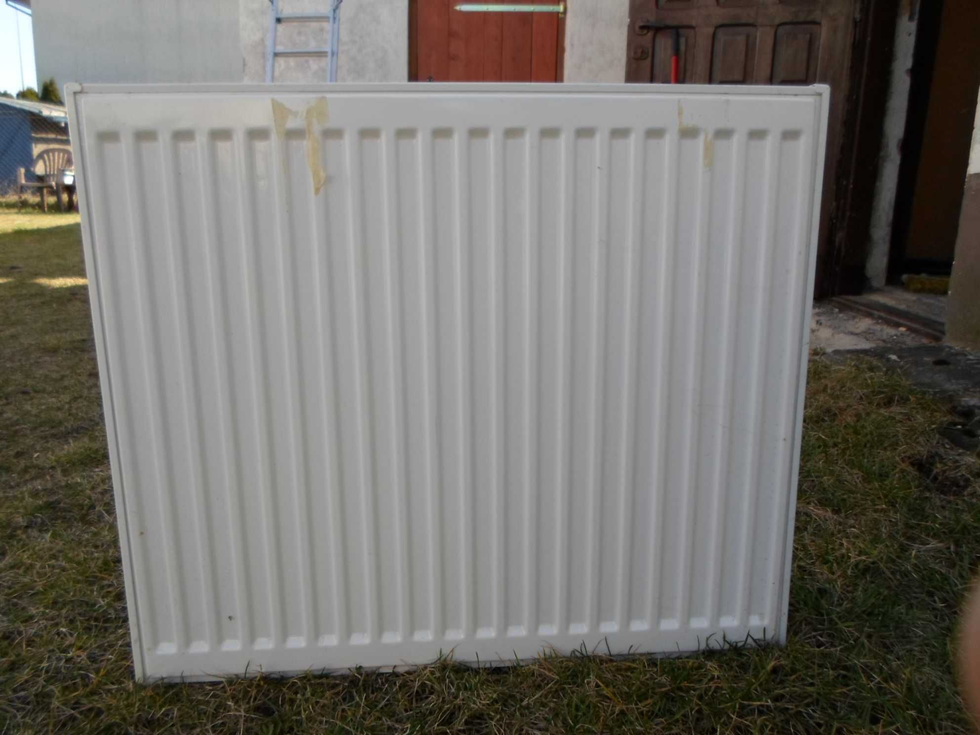 Grzejnik stalowy panelowy V22 600x700x100 dolny
