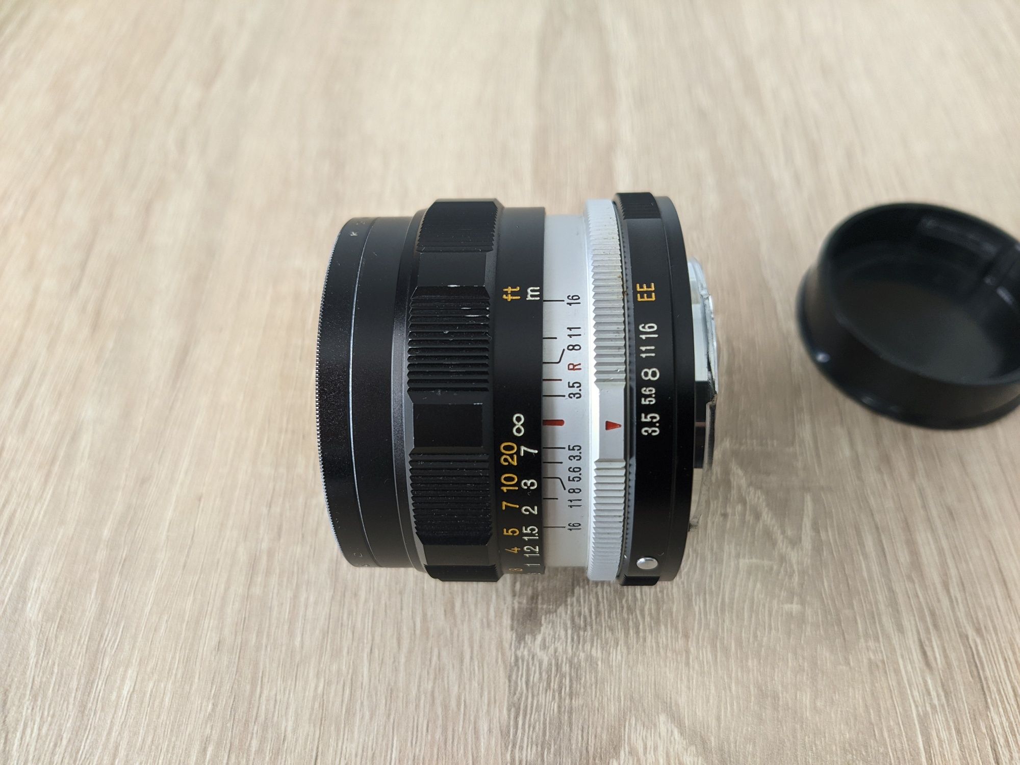 Konica Hexanon AR 28mm f/3.5 (7-el.) + adapter AR Sony E + osłona