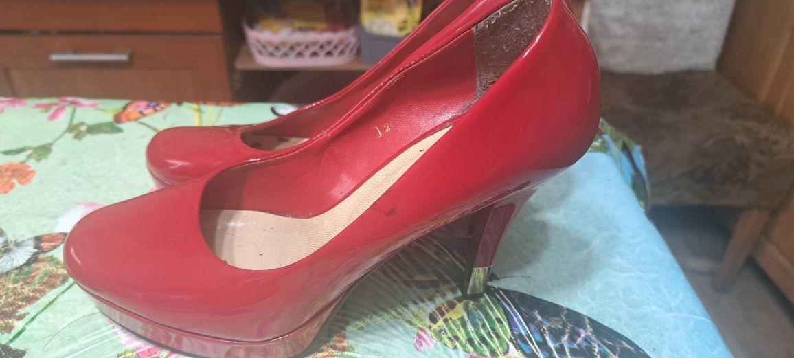 Buty włoskie na szpilce.SALA