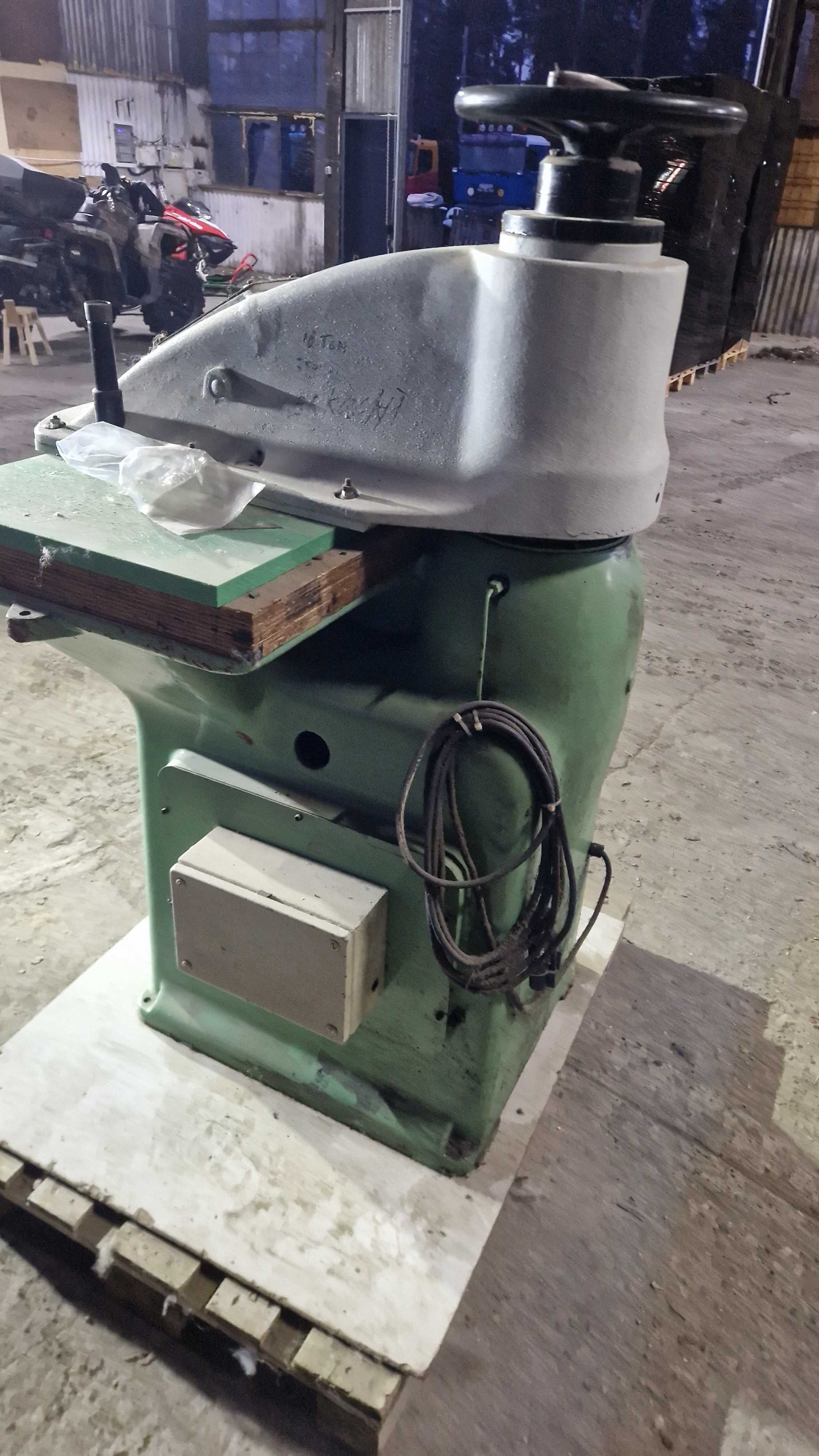 Wycinarka siekarka prasa hydrauliczna Sandt