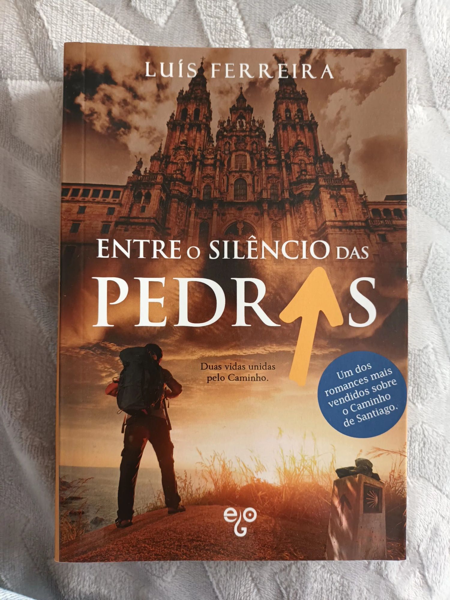 Entre o Silêncio das Pedras de Luís Ferreira