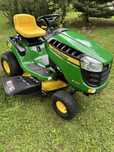 John Deere  E100 traktorek kosiarka