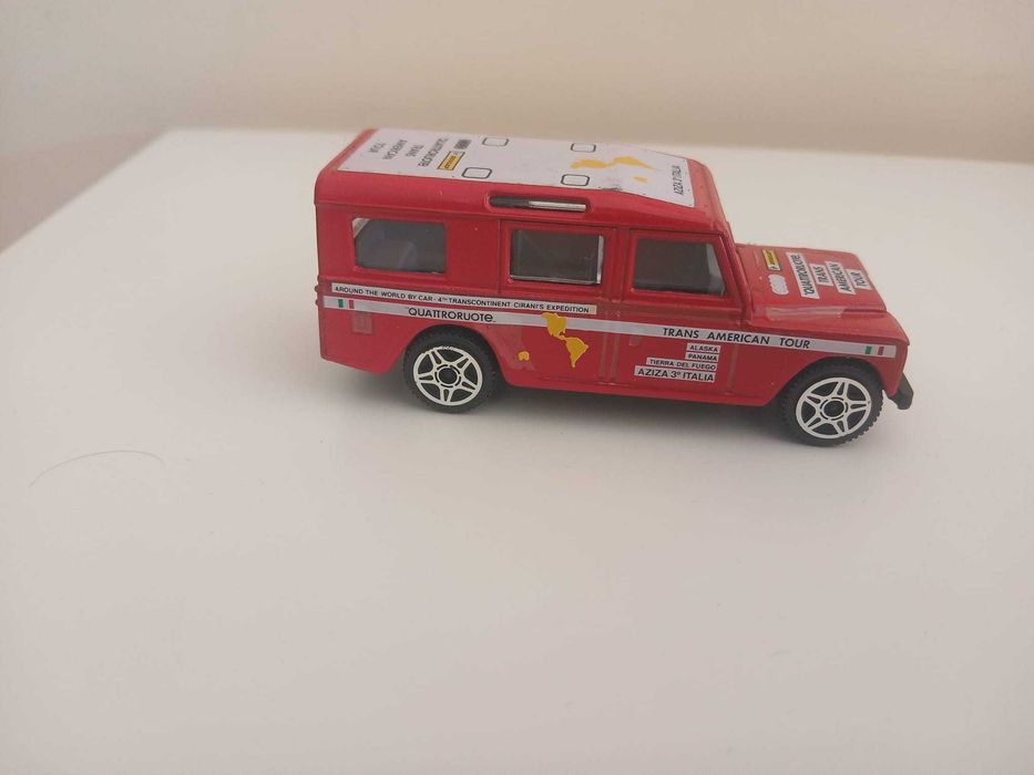 Carro Bbugaro Land Rover Aziza escala 1/47