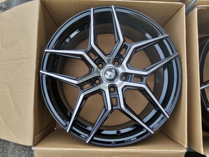 Alufelgi 5x120 18 ET35 BMW E46 E90 F10 F30 X1 X3 Opel Insignia VW T5