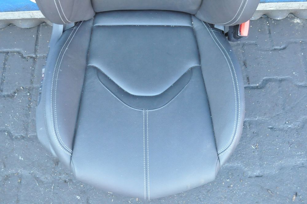 TOYOTA SUPRA MK5 GR PRZEKŁADKA WNĘTRZA FOTELE KANAPA BOCZKI SKÓRA 23R