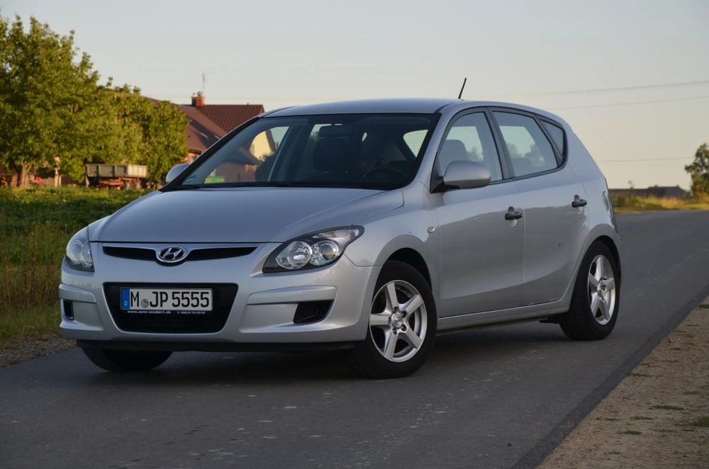 Hyundai I30 1.4i Benzyna Bezwypadkowy 8 kół i bez korozji Sprowadzony klimatyzacja