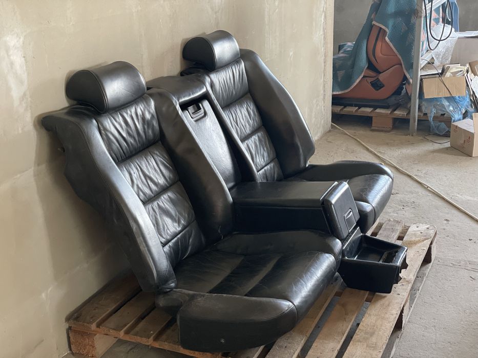 Роздільний задній диван BMW M5 E34