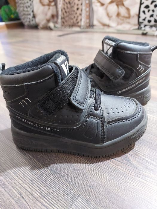 Дитячі чоботи в ідеальному стані