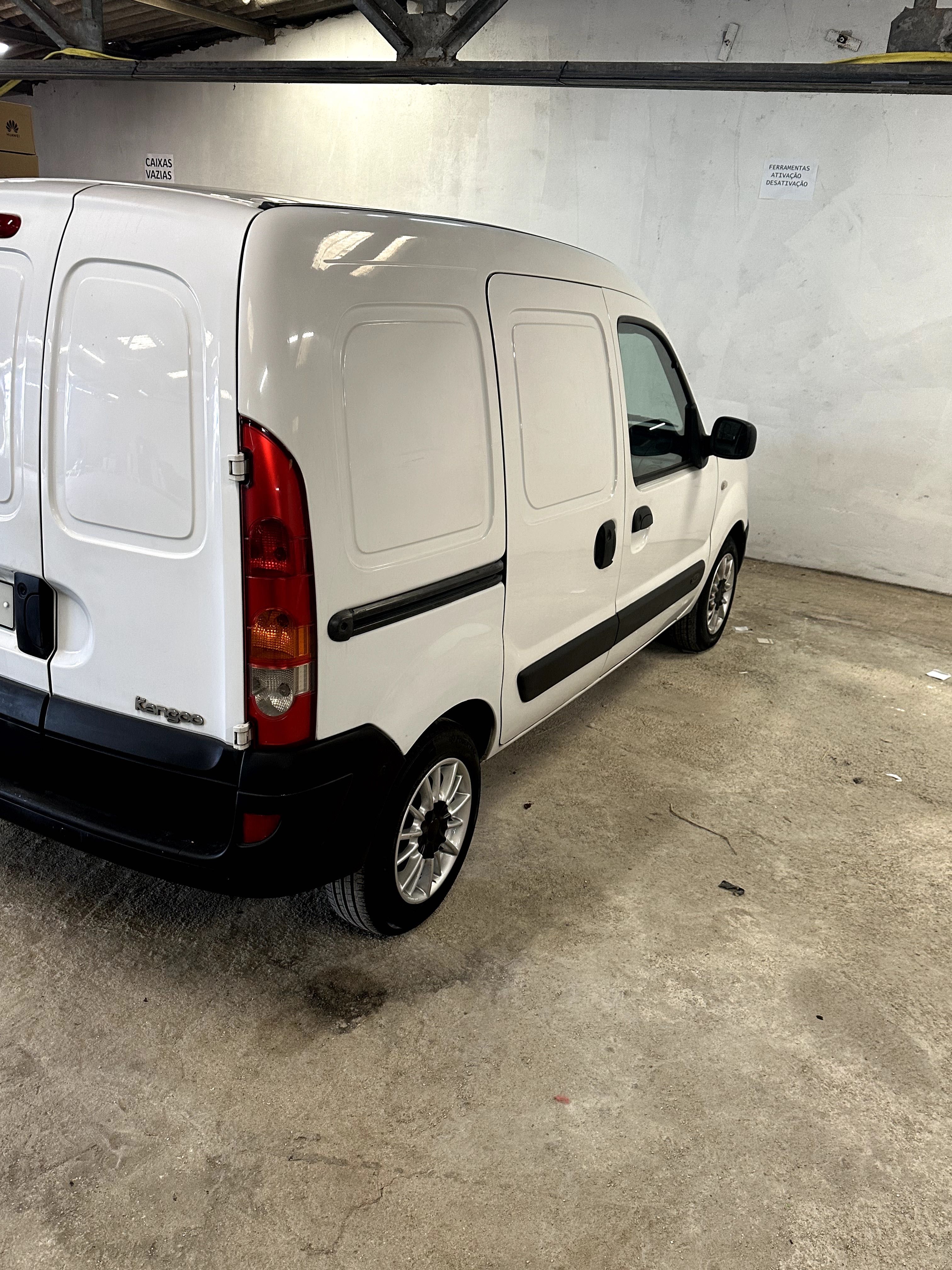Renault Kangoo 1.5 DCI 2006 – Económica, Fiável e Bem Estimada