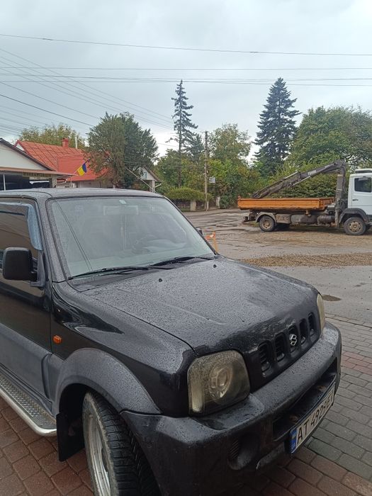 Автомобіль Сузукі Джимні