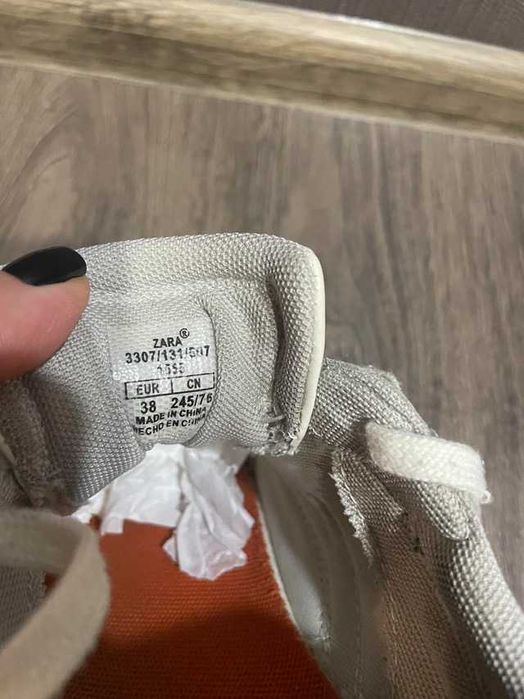 Чоловічі кросівки Zara