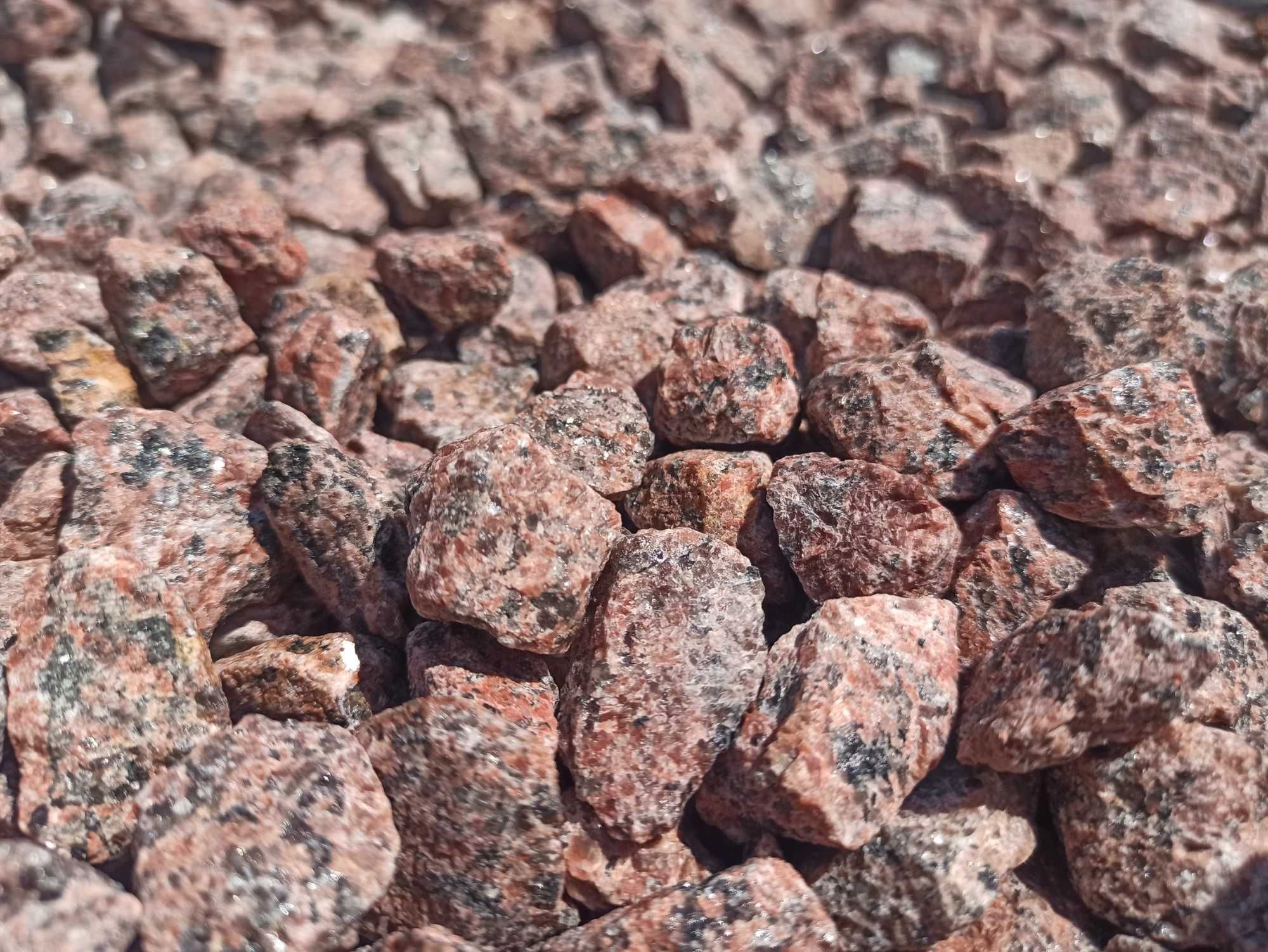 Grys Czerwony Vanga 16-22 mm Kwarcowy Marianna Kora Bazaltowy Granit