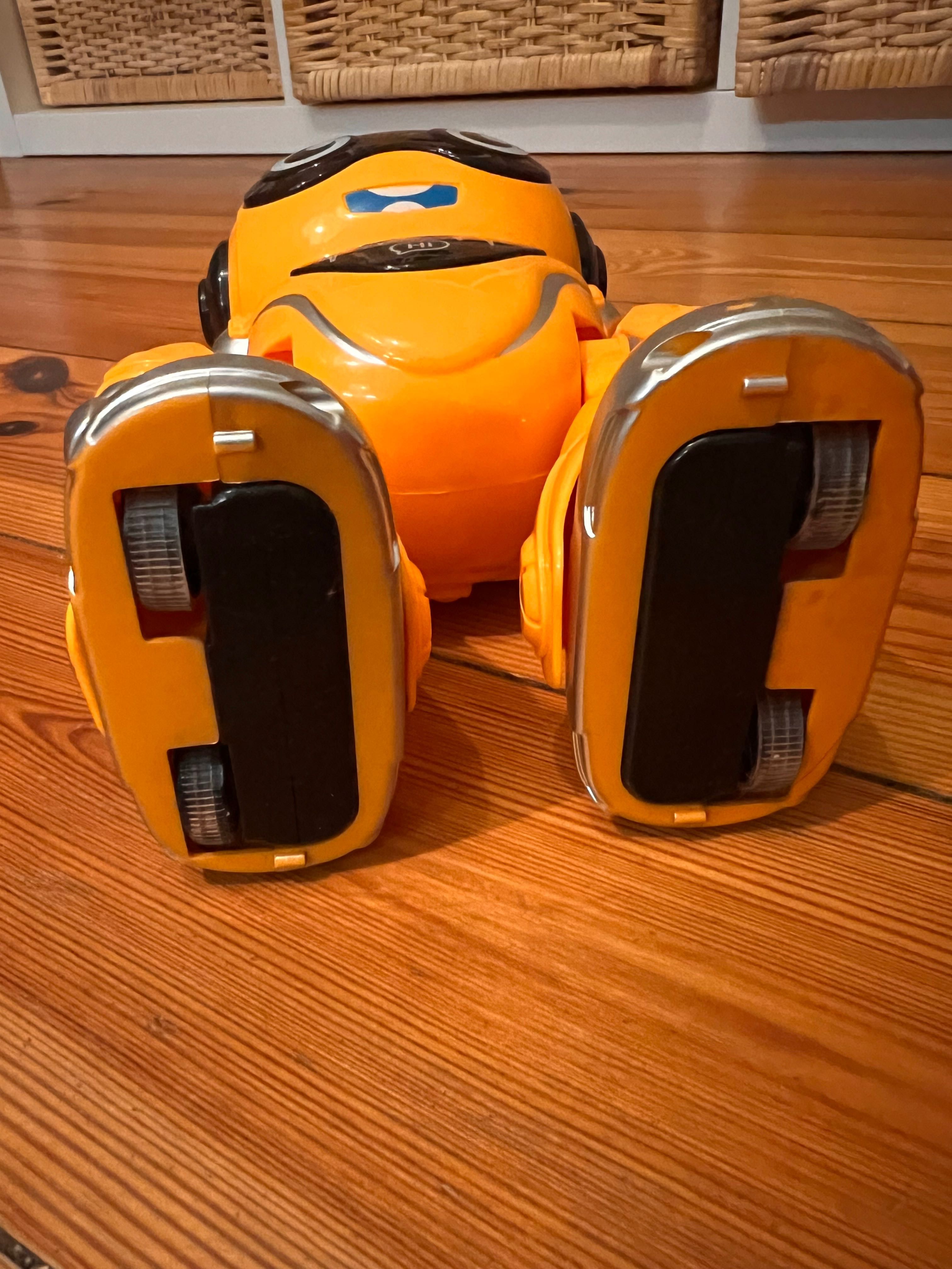 Robot zdalnie sterowany z pilotem