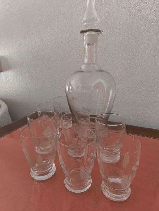 Conjunto 28 peças em vidro gravado