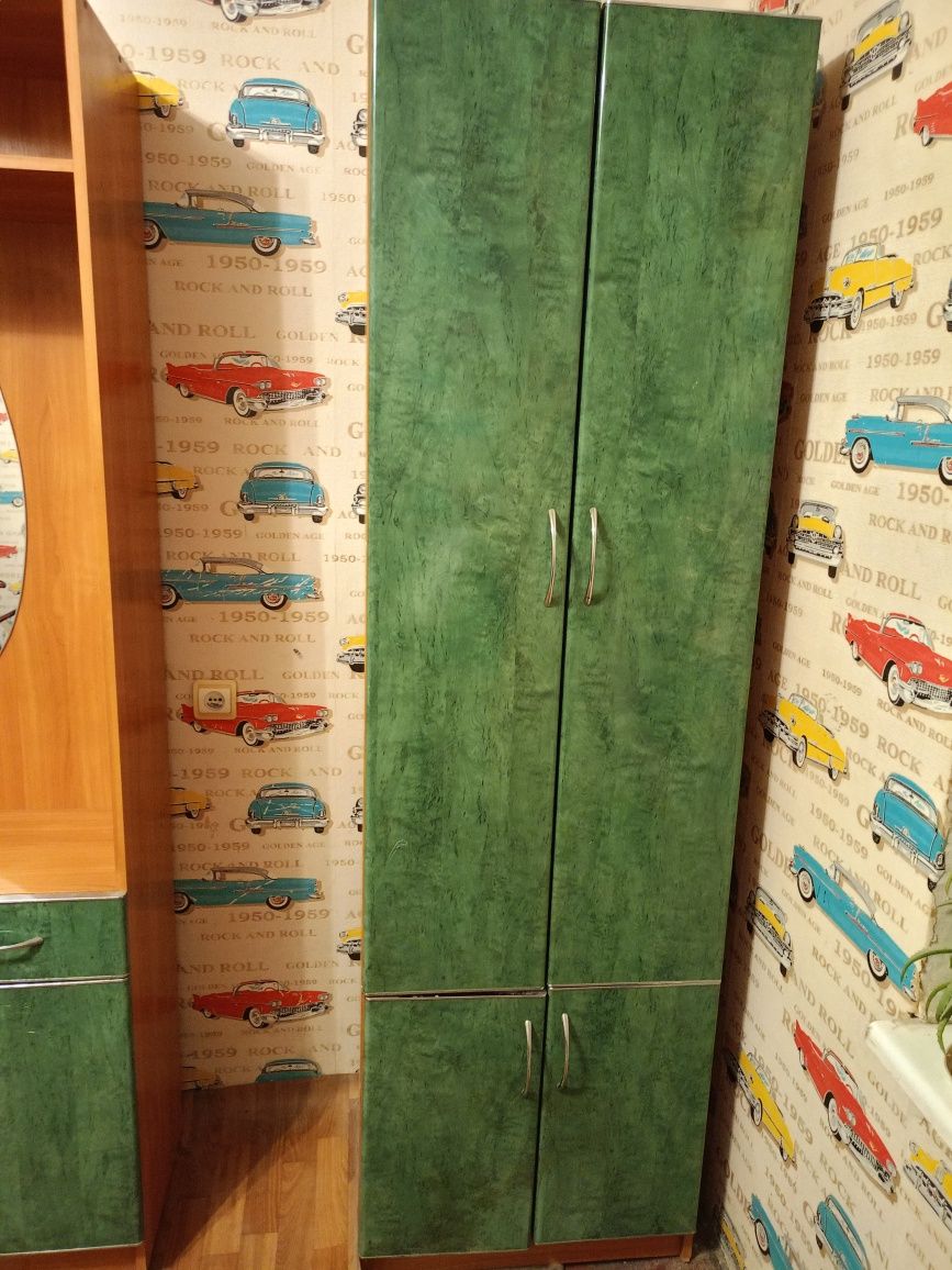 Продам прихожую, б/у, цена 3200 грн с торгом.