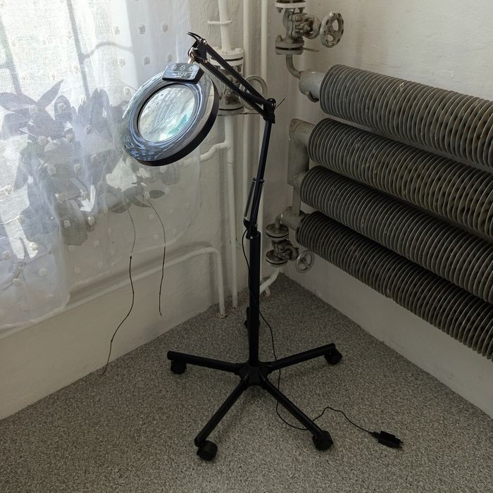 Lampa lupa dermatologiczna kosmetyczna regulowany do rzęs paznokci 10W