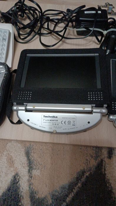 Автомобільний телевізор та dvd плеєр Technika