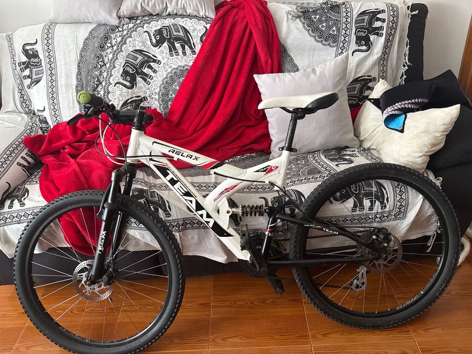 Vendo bicicleta BTT de 26”,