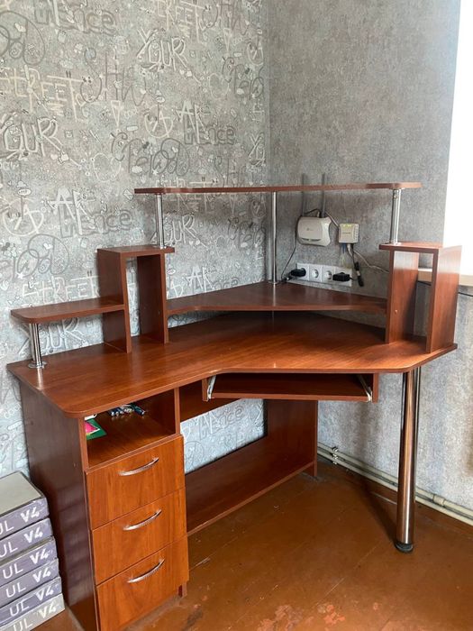 Компютерний стіл