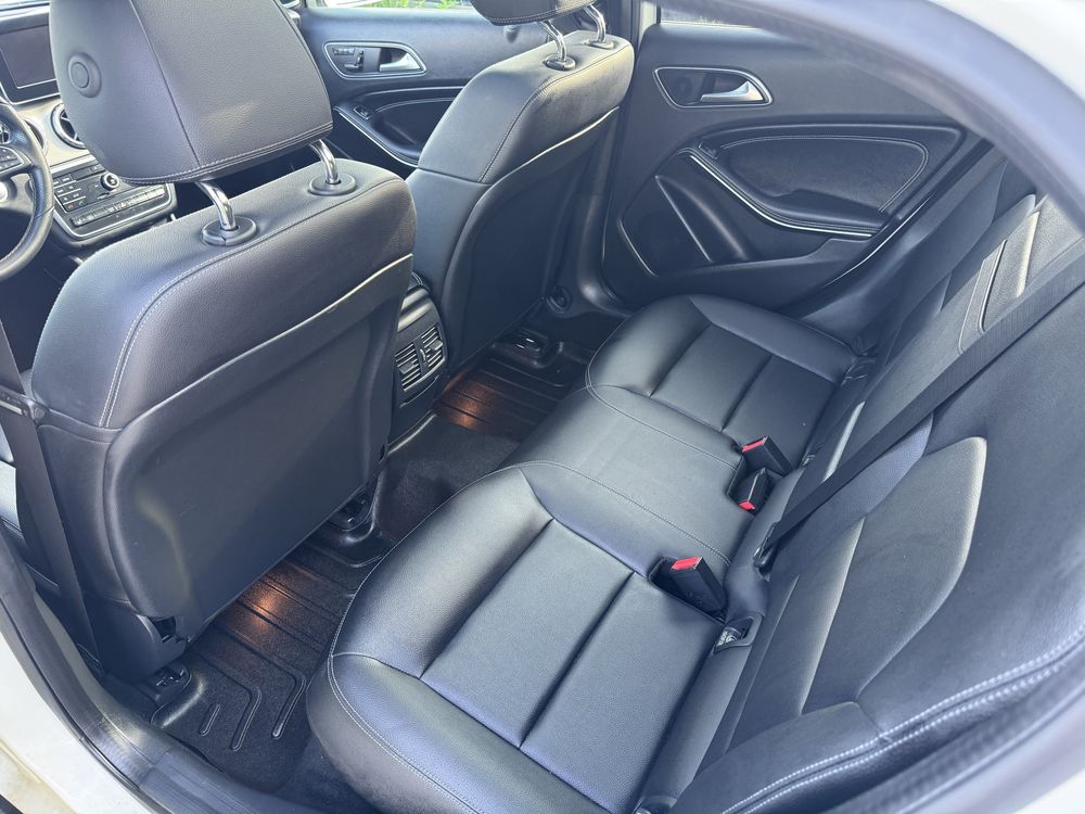 Mercedes GLA 250 4matic bezwypadkowy/panorama/harman kardon /