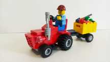Lego Moc traktorek ursus c360 z przyczepką z owocami