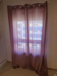 Cortinados e cortinas usadas