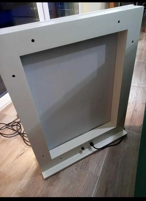 Lustro do makijażu makeupu wizażu z żarówkami