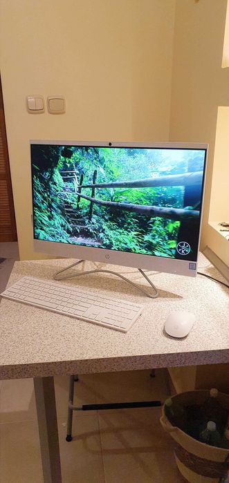 Komputer All in One HP 24" IPS 8gen 4x2,4 8GB NVME 1TB HDD Biały zadb.