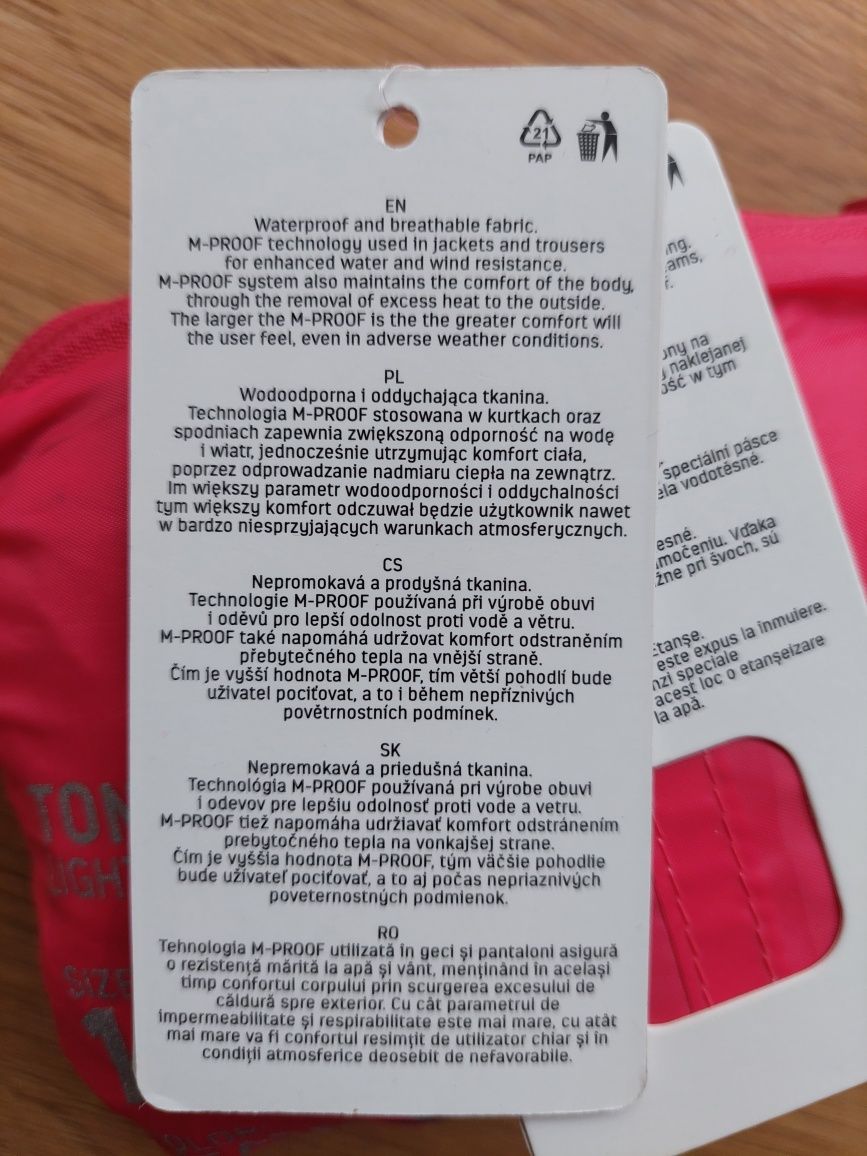 Nowa lekka kurtka przeciwdeszczowa w pokrowcu r. 128