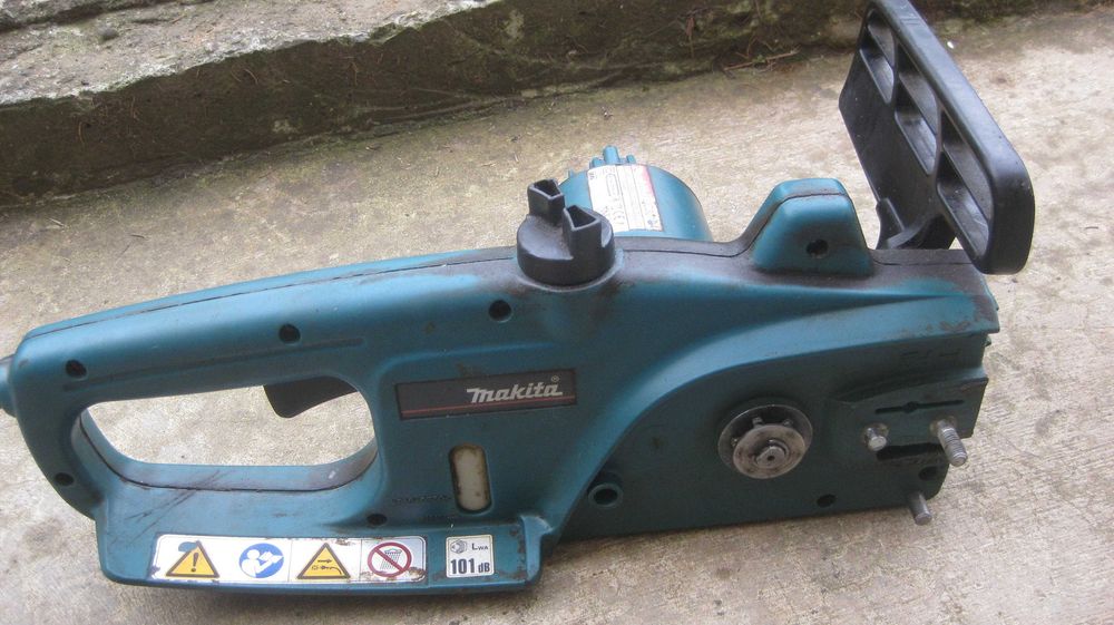 uszkodzona piła łańcuchowa elektryczna MAKITA UC3010A