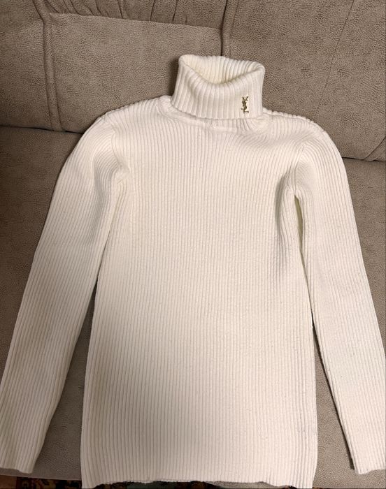 Светер мʼякий, теплий