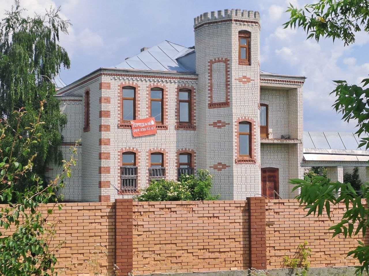 Продаж будинку. Броварський район. Площа - 465 м.Ділянка 21 сотка.