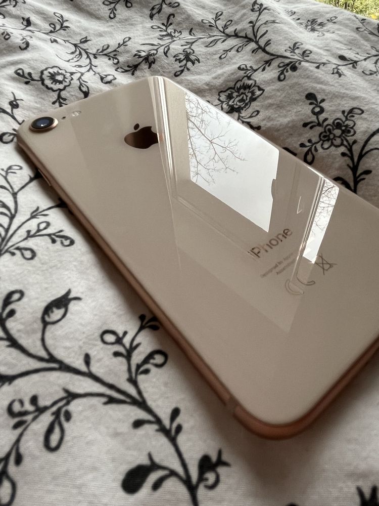 Iphone 8 64GB stan idealny Rose Gold