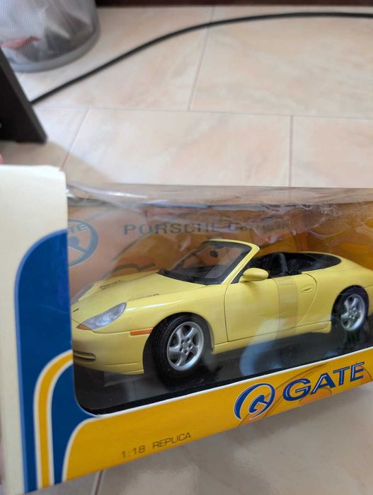 Porsche Carrera amarelo - replica 1:18 - die-cast metal - Novo