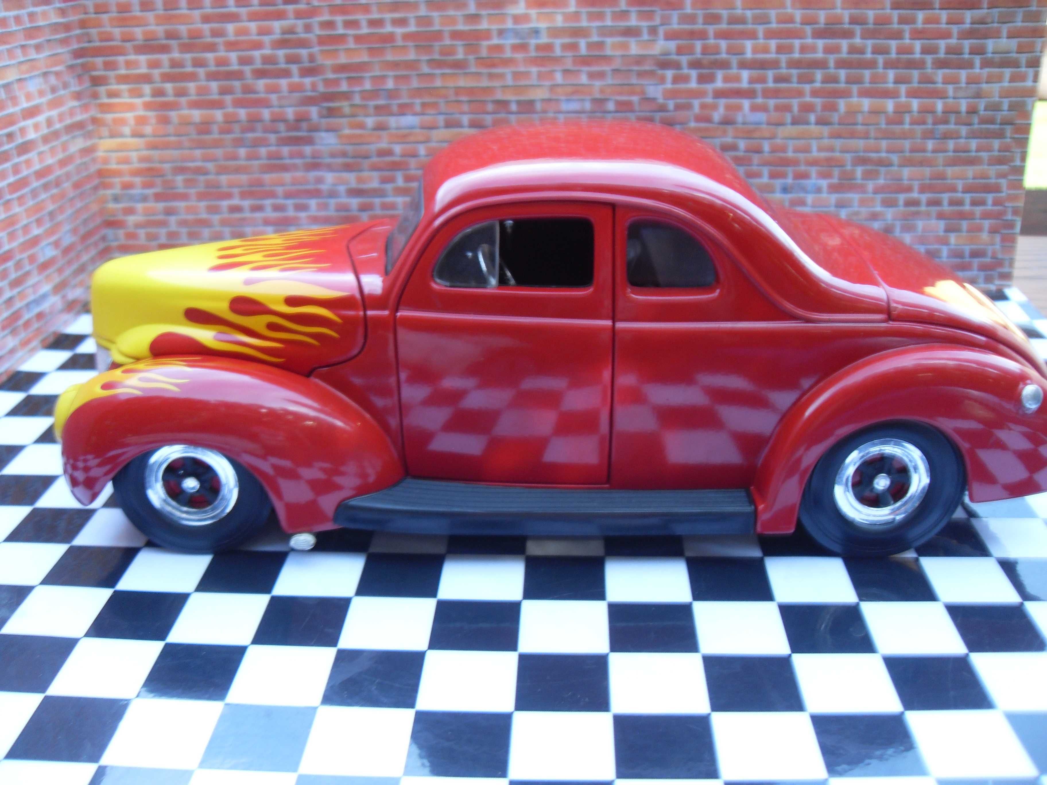 Ford 1940 Coupe HOT ROD 1:18 Model