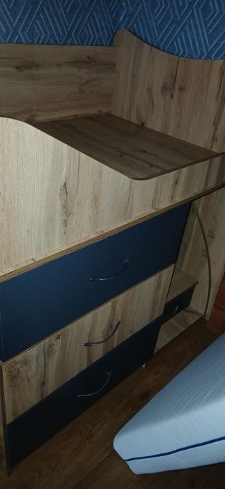 Продам дитяче ліжко горище.