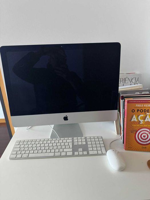 Vendo iMac de 21.5 polegadas, modelo de 2017