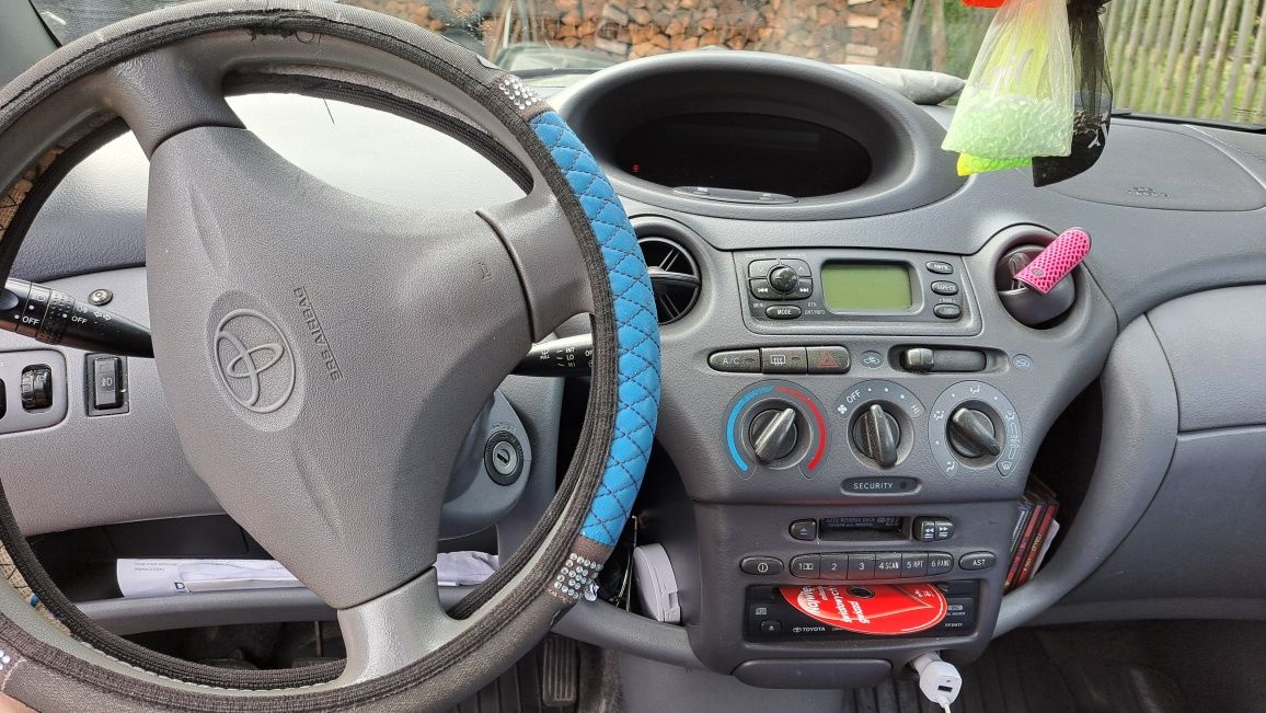 Toyota Yaris 1.4tdi/stan BDB/hak/2 kompl kół-,wielosezon,Zima