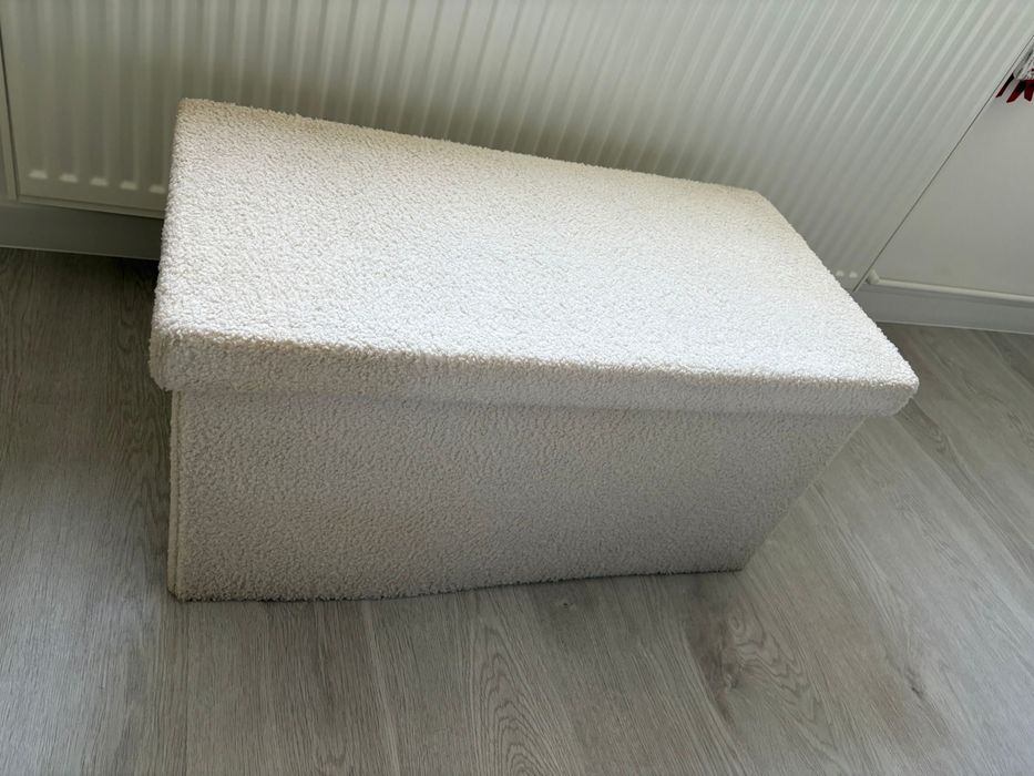 Wygodny puf XL pluszowy kremowy z pojemnym schowkiem siedzisko