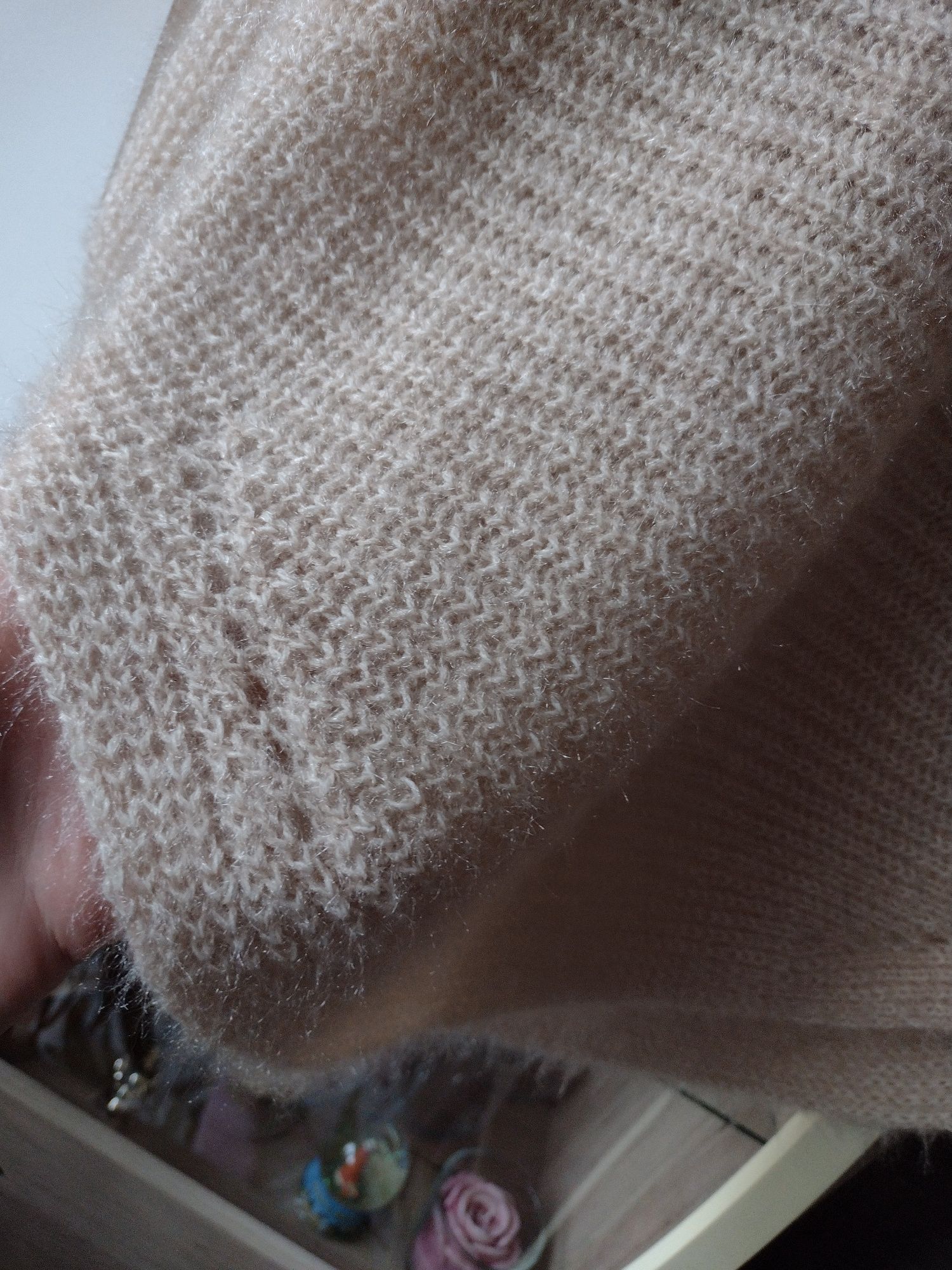 Sweter moherowy beżowy