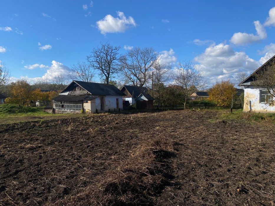Продам земельну ділянку з будинком