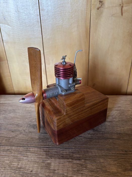 Silnik spalinowy modelarski MK-17.